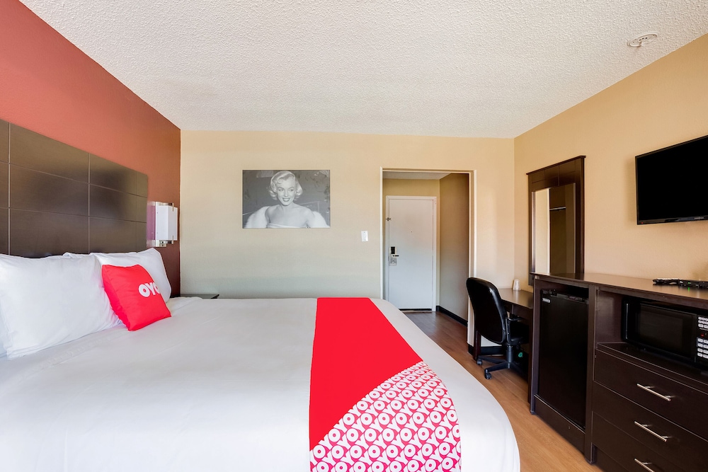 OYO Hotel Tyler Northwest Mineola Hwy - photo 18