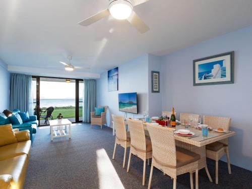 Harbourside 4 ground floor on the waterfront — 4-Star Luxury Hotel in Soldiers Point, Australia