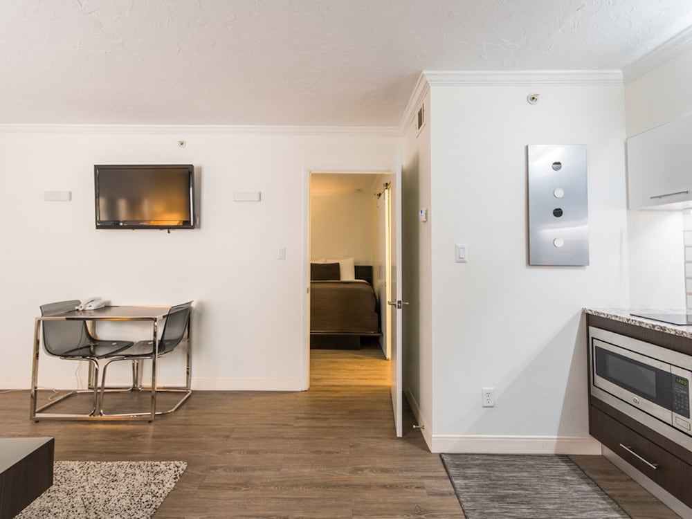 Hibiscus Suites Gateway to Siesta Key - photo 12