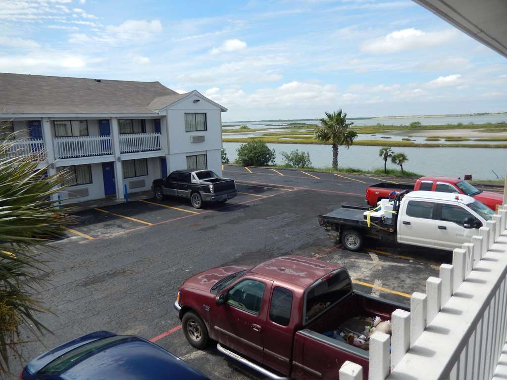 Motel 6 Portland TX - photo 2