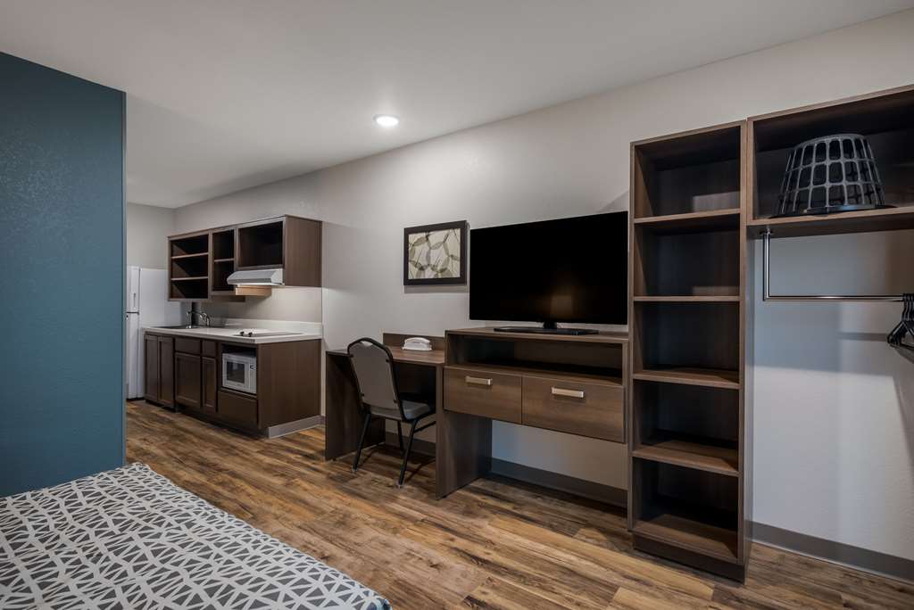 Woodspring Suites Milwaukee Menomonee Falls - photo 20