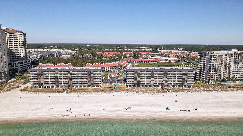 Edgewater Oasis Gorgeous Resort Condo on Beach - photo 31