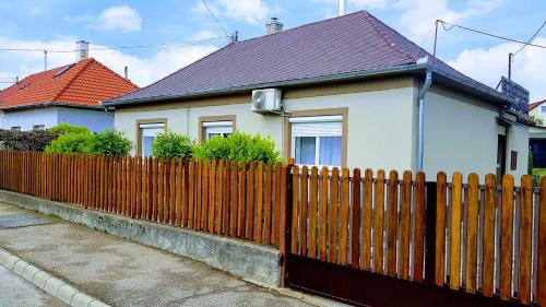 Tini Apartman — 4-Star Luxury Hotel in Balatonfured, Hungary