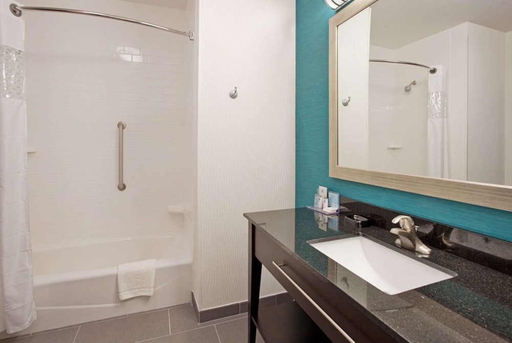 Hampton Inn Kearney - photo 33