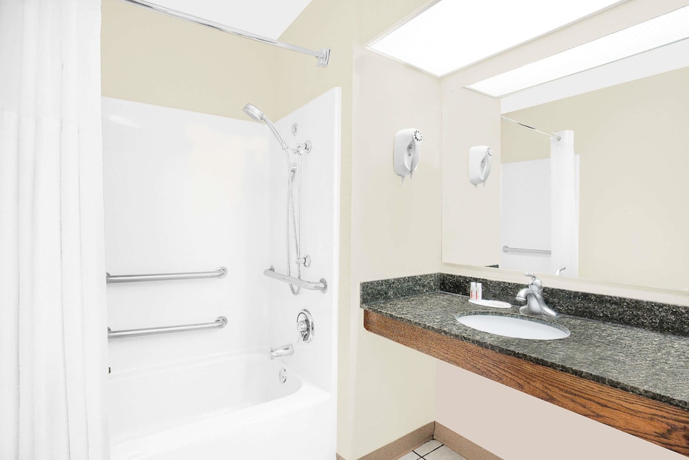 Baymont By Wyndham Roanoke Rapids - photo 28