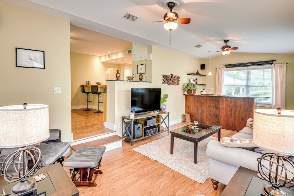 1 Block To Crescent Lake Charming Home W Porch 21583296 — Crescent