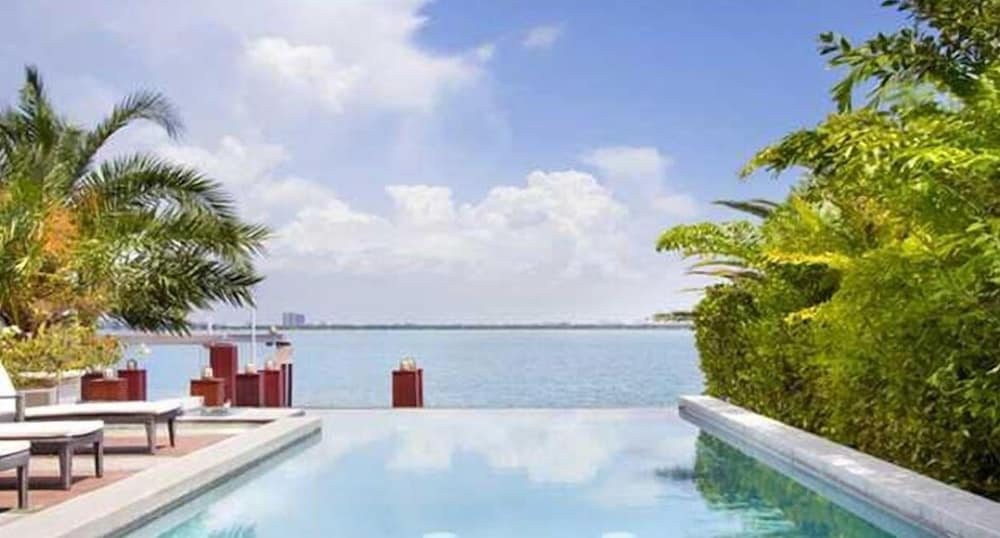 Villa Angela — 4-Star Luxury Hotel in Miami Beach, United States