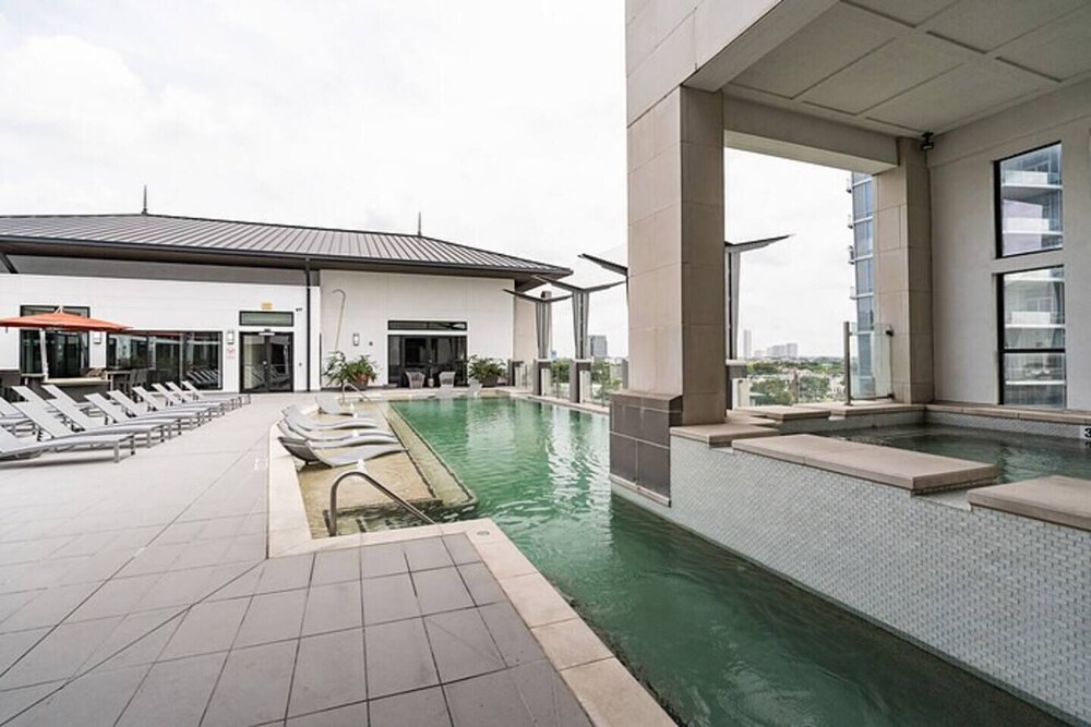 The Luxury Suites of Houston - photo 18