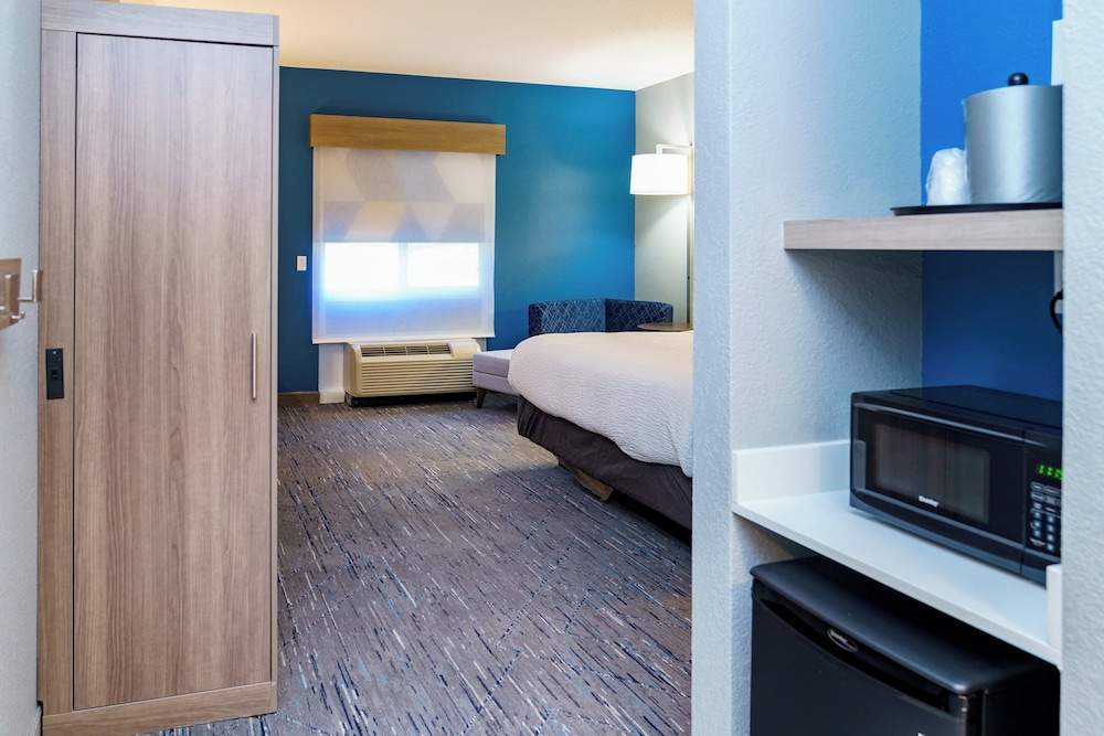 Holiday Inn Express Hotel & Suites Raleigh SW NC State by IHG - photo 12