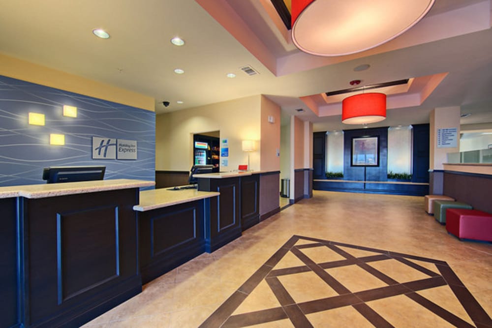 Holiday Inn Express & Suites Cotulla by IHG - photo 44