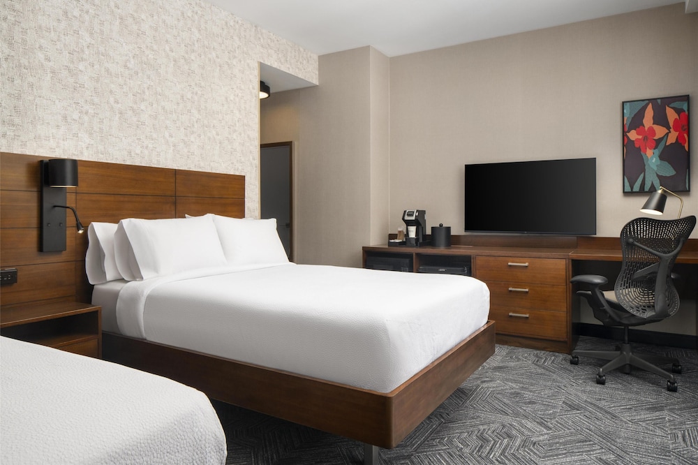 Hilton Garden Inn New York Midtown Park Ave - photo 8