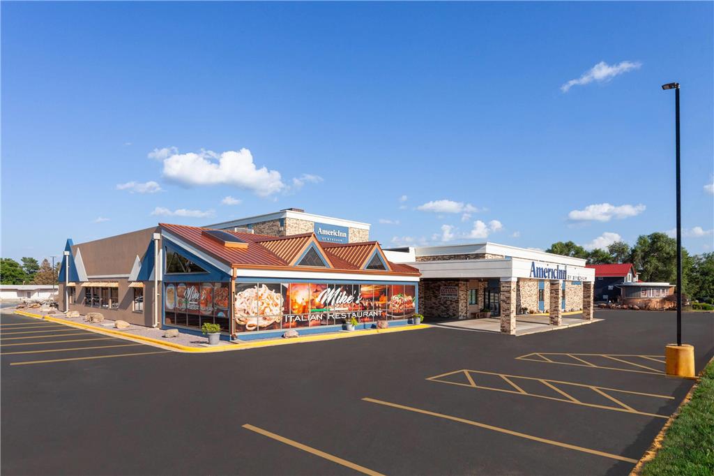 AmericInn & Suites By Wyndham Baraboo Event Center in Baraboo, United States