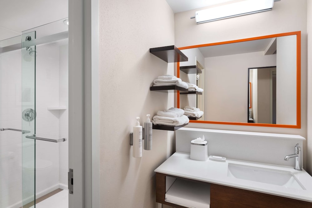 Hampton Inn Charleston North - photo 25