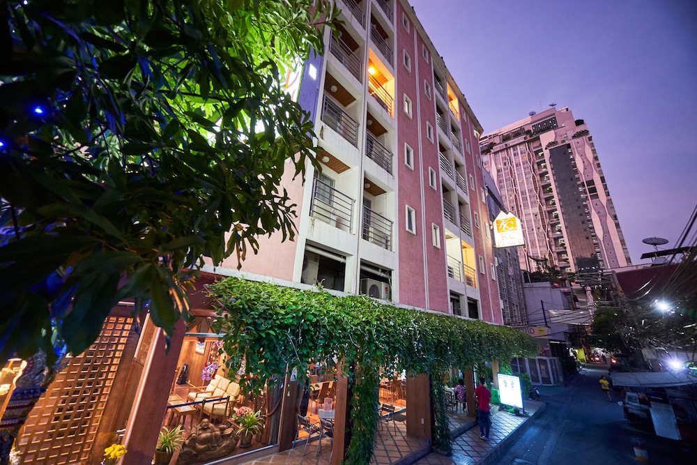 Front of property - evening/night