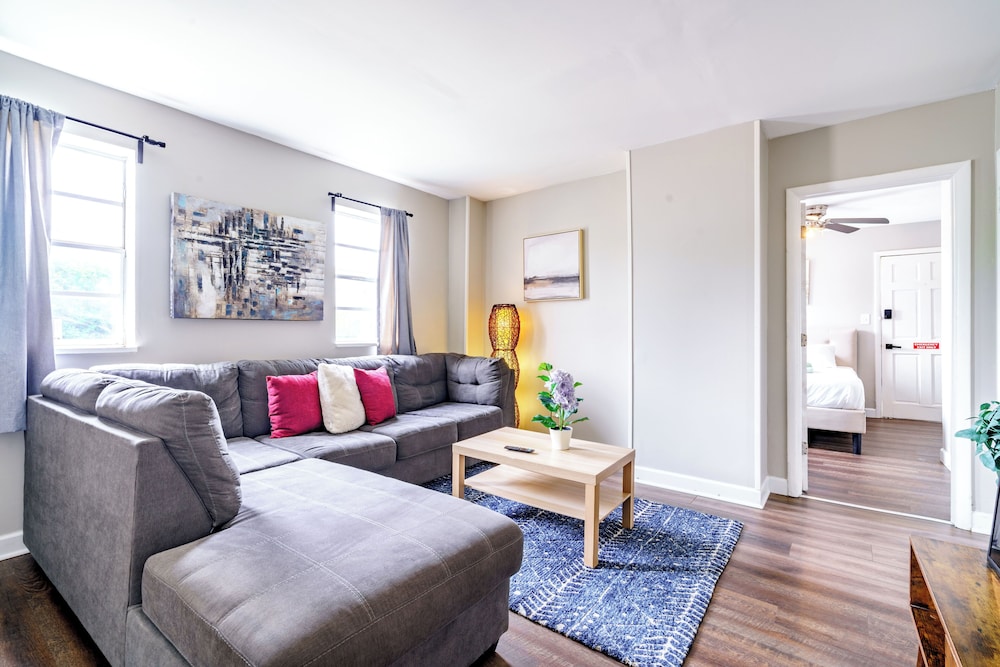 Jungle House Modern Lofts Arena District & Short North — 5-Star Luxury Hotel in Columbus, United States