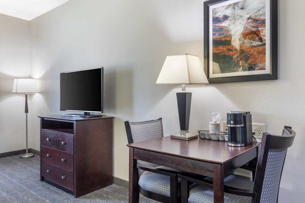 Best Western Plus Mansfield Inn & Suites - photo 12
