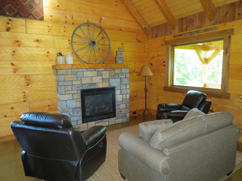 Southern Comfort Lakeside Cabin Resort - photo 20