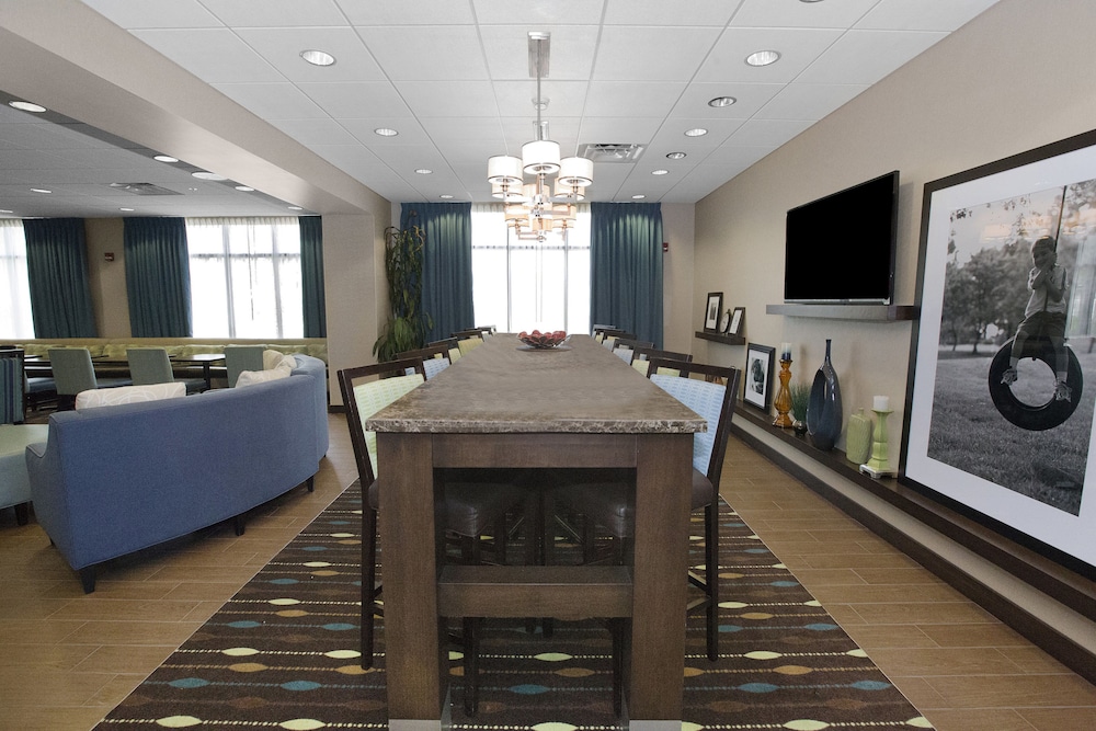 Hampton Inn Pittsburgh Bridgeville - photo 57