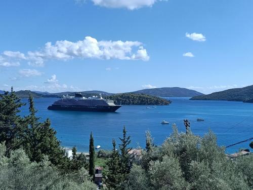 Rose House — 4-Star Luxury Hotel in None, Greece