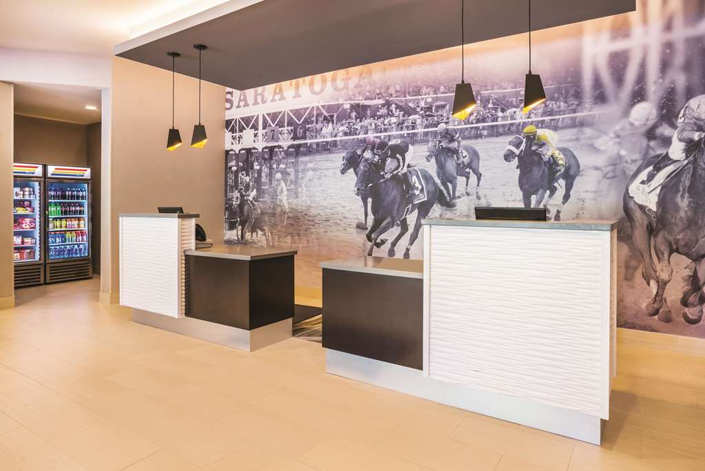 La Quinta Inn & Suites by Wyndham Clifton Park Saratoga Area - photo 6