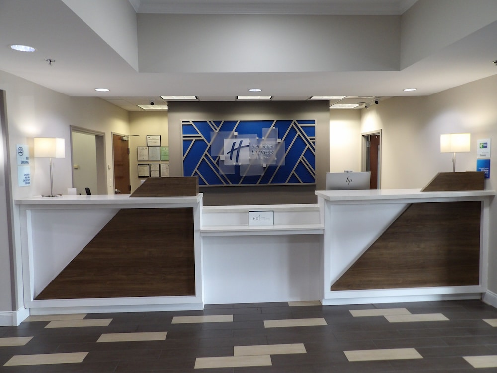 Holiday Inn Express & Suites Huntsville Airport by IHG - photo 3