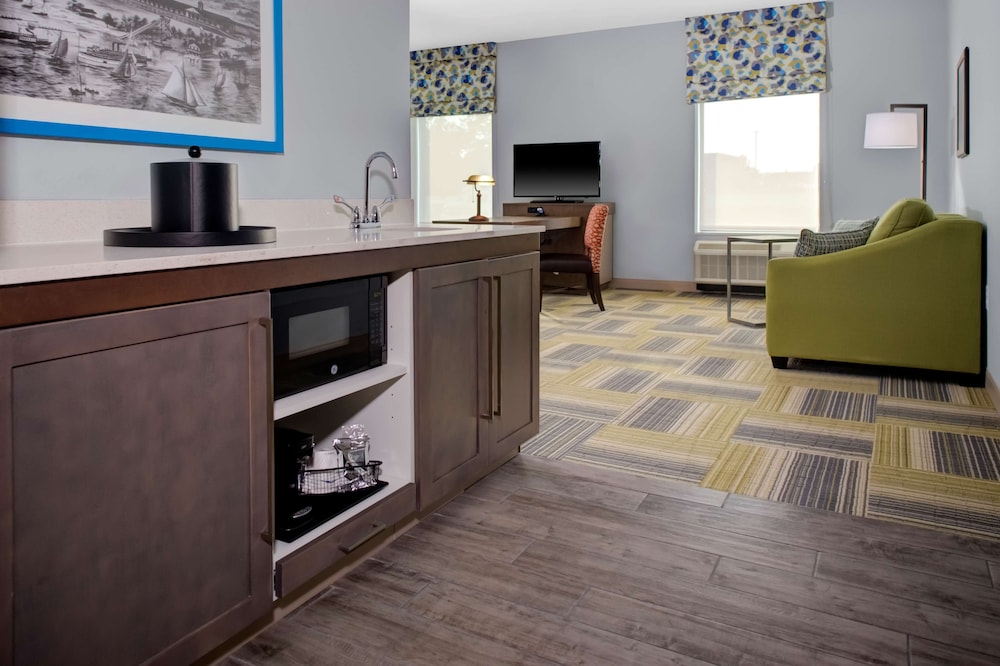 Hampton Inn & Suites Syracuse North Airport Area - photo 33