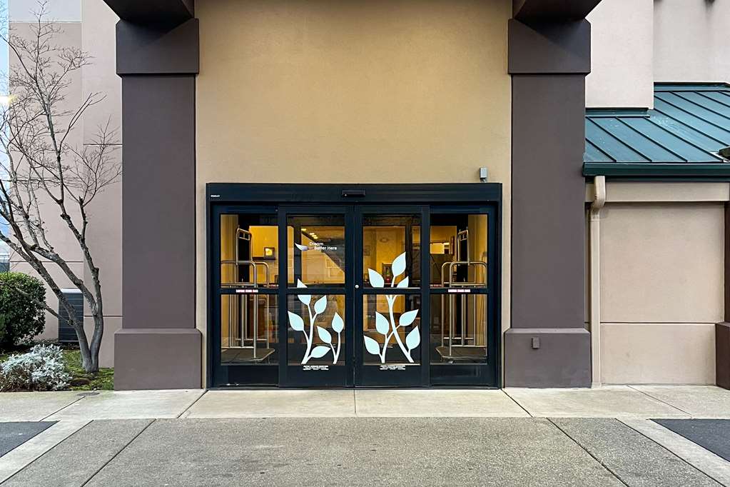 Sleep Inn & Suites Roseburg North Near Medical Center - photo 2