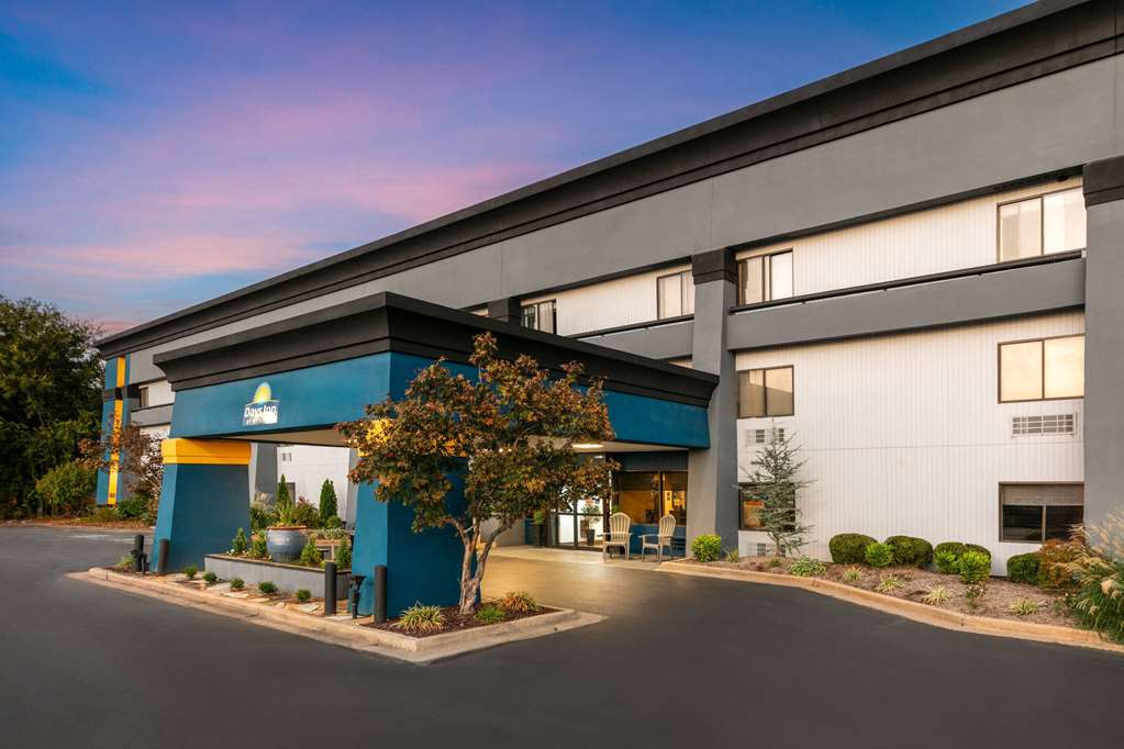 Days Inn by Wyndham Fort Smith - photo 5