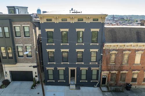 Queen City Views Suites in Cincinnati, United States