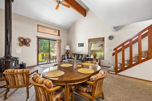 New Aspen 4 Seasons Seasonal pool Close to beaches parks golf and downtown in Mccall, United States