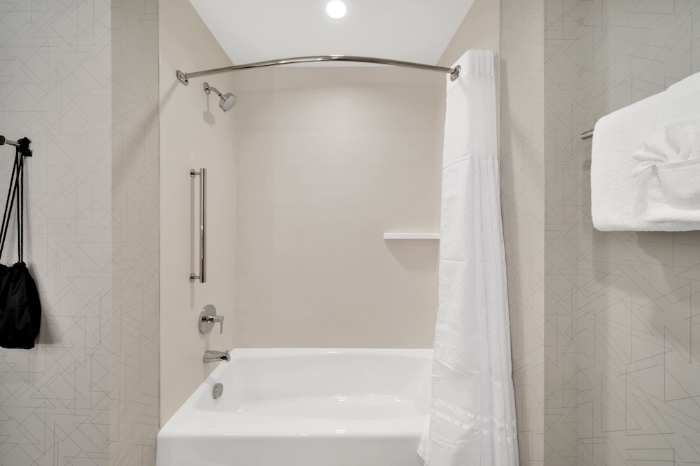 Holiday Inn Express & Suites Fort Walton Beach Eglin Area by IHG - photo 55
