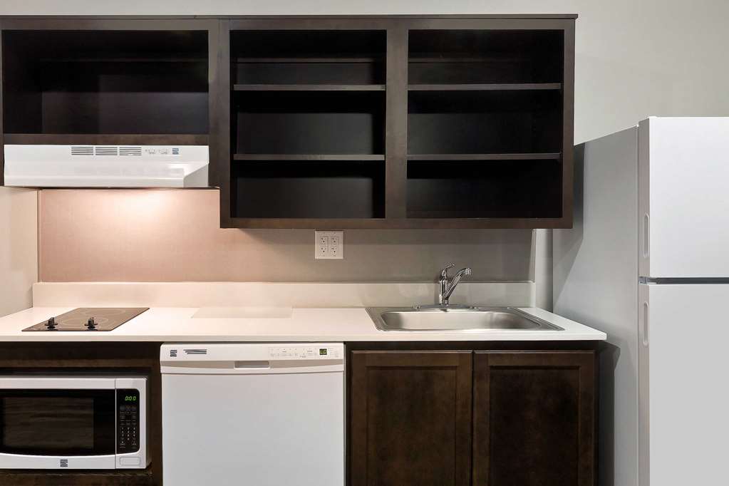 WoodSpring Suites Houston IAH Airport - photo 17