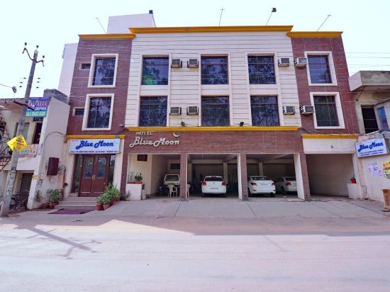 Hotel Blue Moon in Panchkula, India