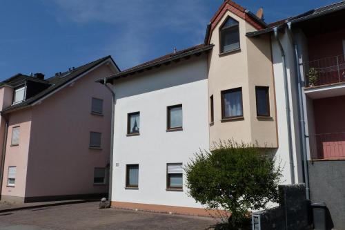 Ferienwohnung Lore — 4-Star Luxury Hotel in Igel, Germany