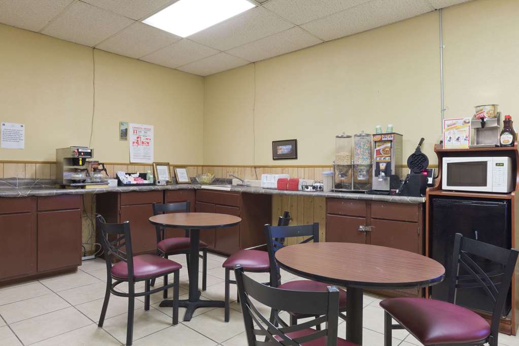 Knights Inn Brenham - photo 12