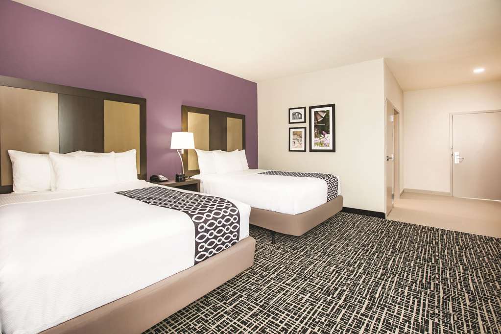La Quinta Inn & Suites by Wyndham Dallas Plano The Colony - photo 9