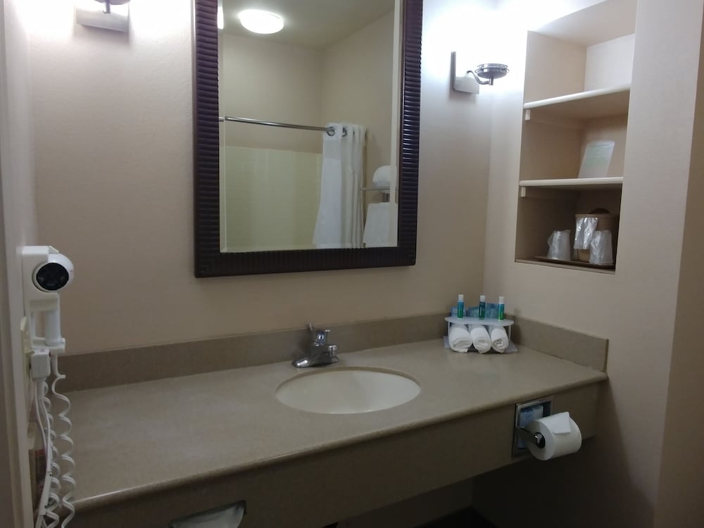 Holiday Inn Express Hotel & Suites Kingman by IHG - photo 21