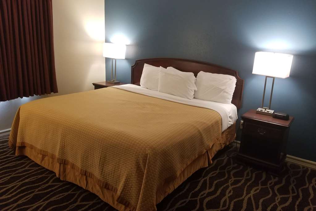 Days Inn and Suites by Wyndham Sikeston - photo 12