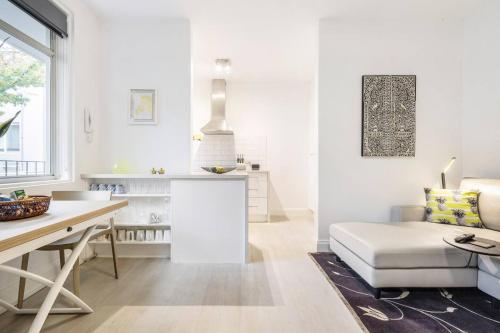'The Courtyard Chateau' Fresh and Modern off Toorak Rd — 4-Star Luxury Hotel in Melbourne, Australia
