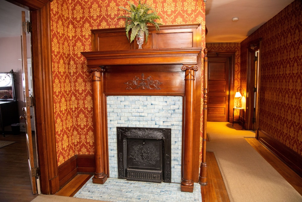 Victorian Charm Inn - photo 53