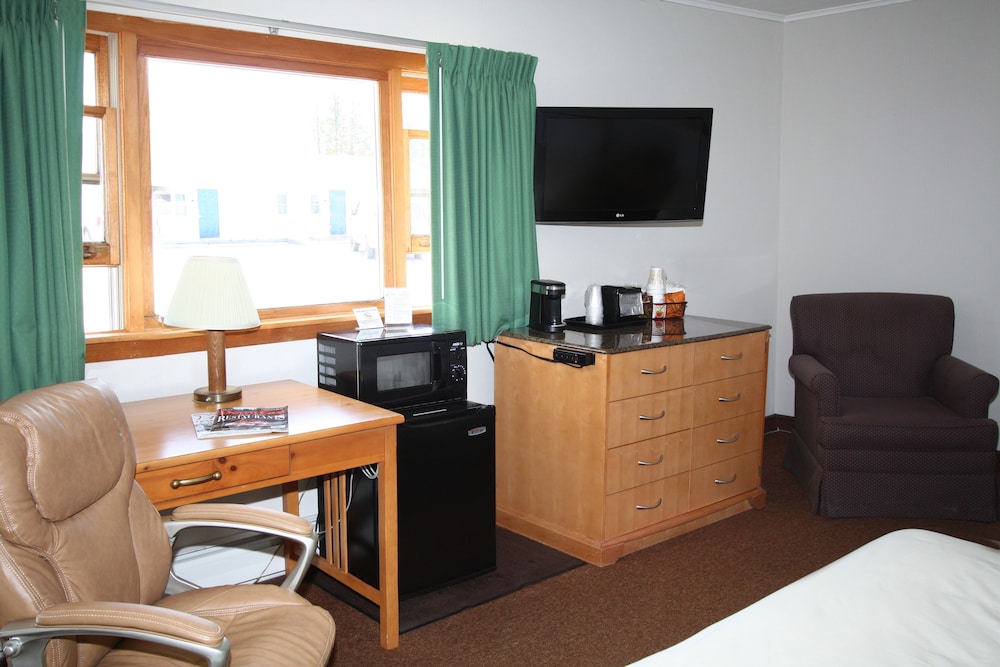 The Bluebird Motel - photo 8