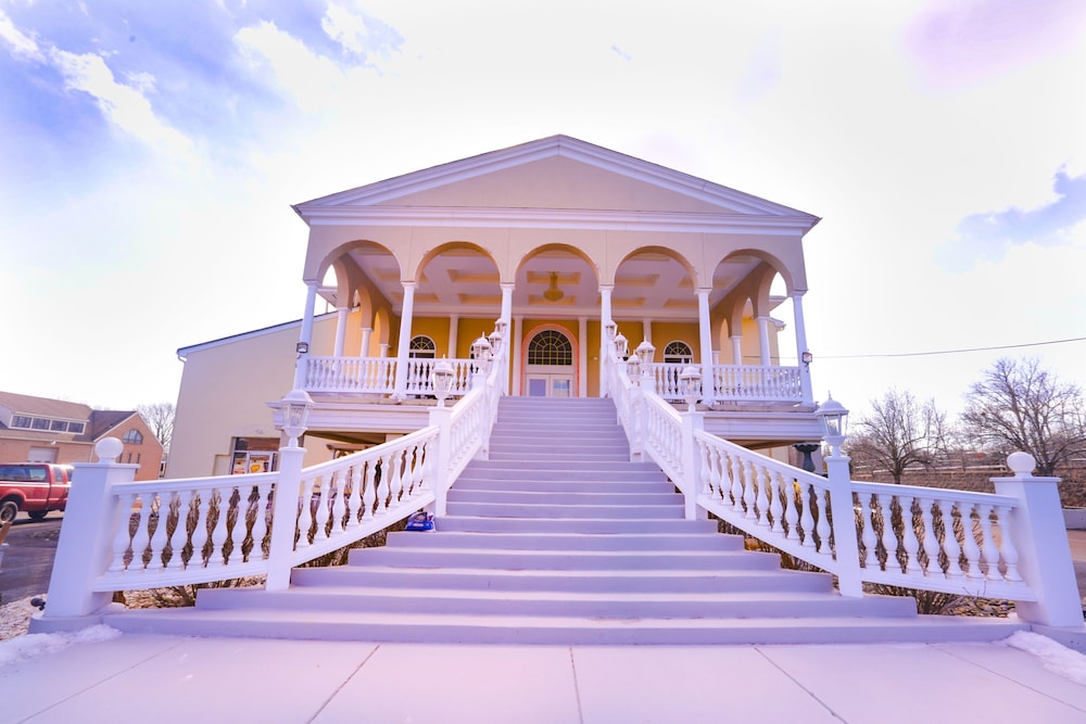 Chateau Suites - photo 2