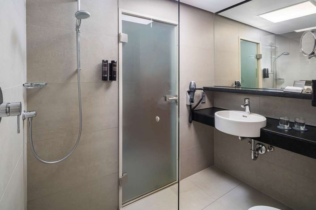 Steigenberger Hotel Bielefelder Hof - Bathroom