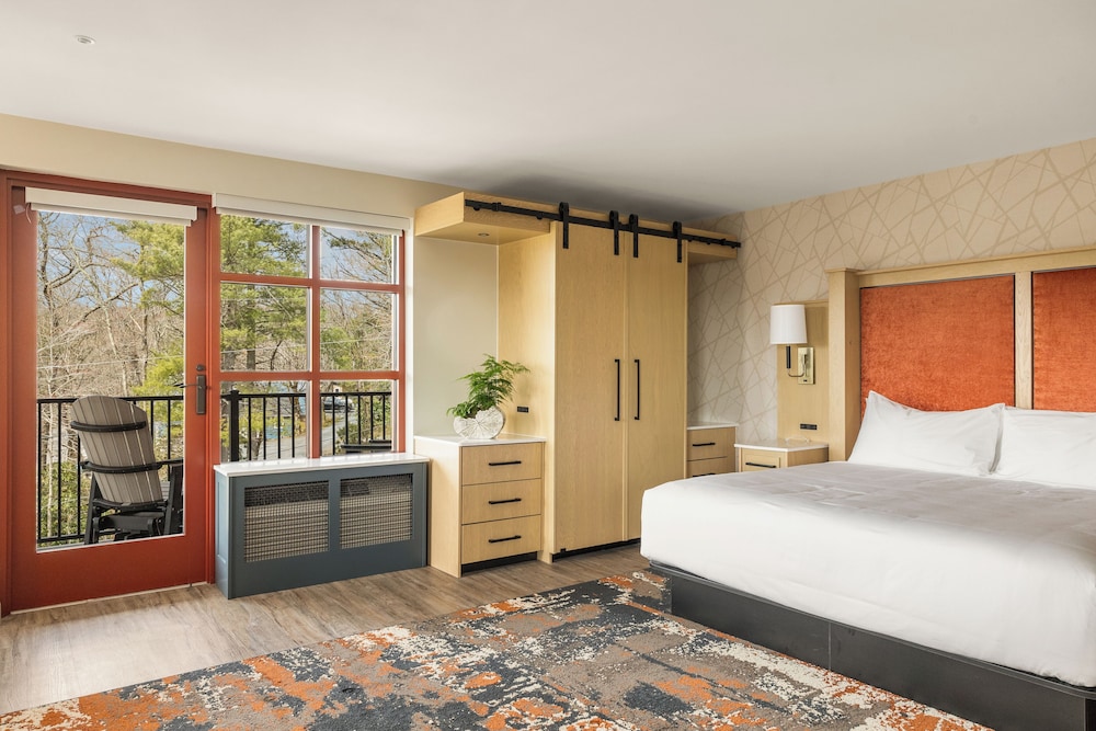 The Embers Hotel - photo 8