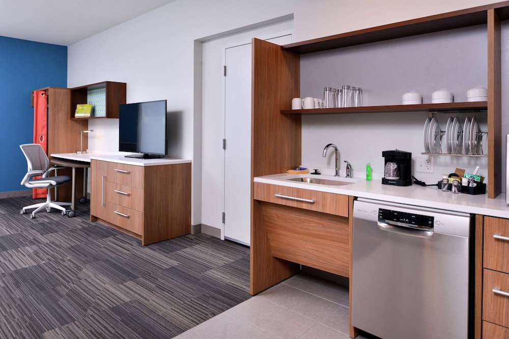 Home2 Suites by Hilton Tampa Downtown Channel District - photo 22