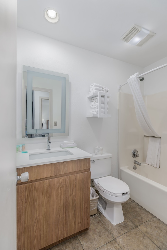 Crossroads Inn & Suites - photo 46