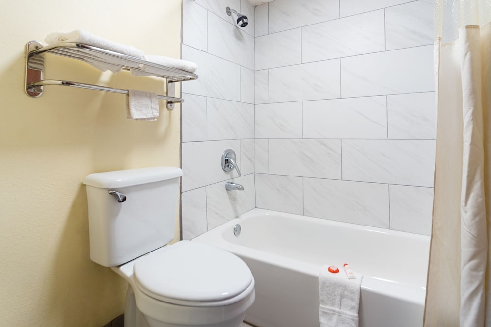 Days Inn by Wyndham Atmore - photo 29