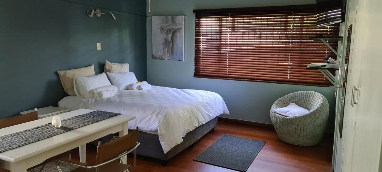 Emmaus Double Room in Bloemfontein, South Africa