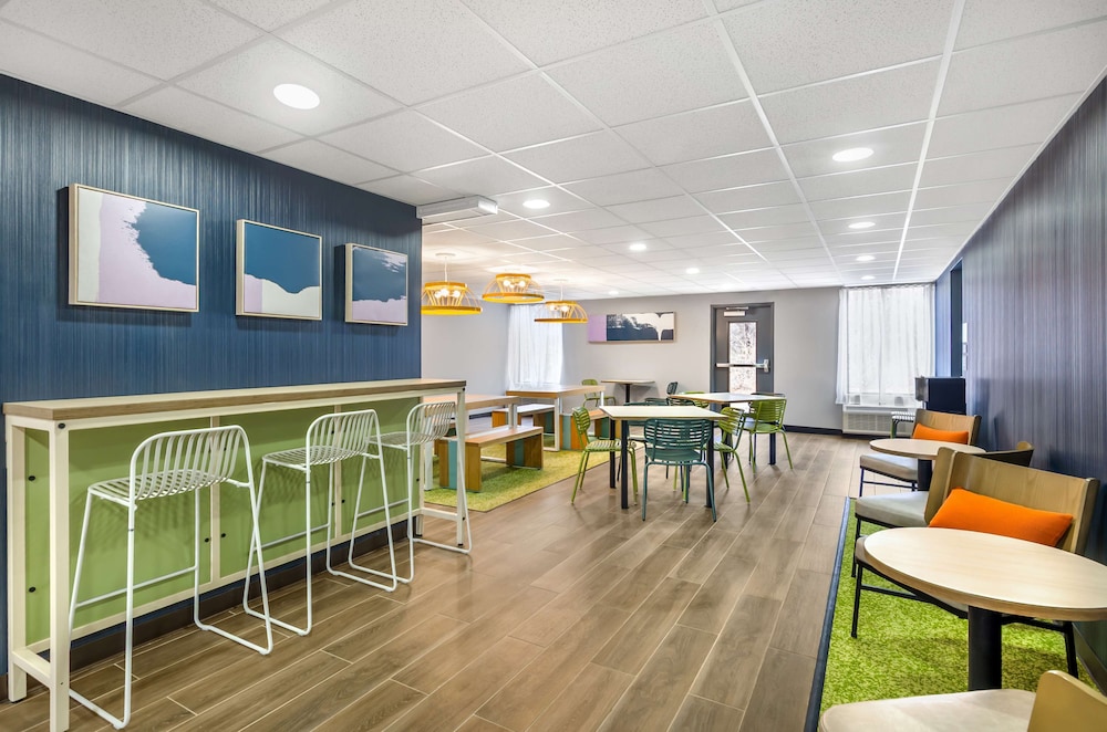 Spark By Hilton Roanoke Airport - photo 26