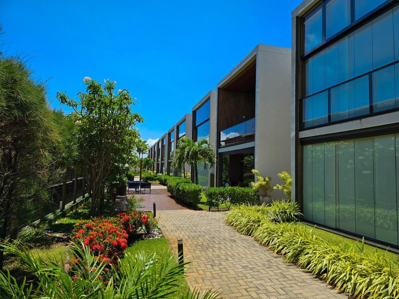 Apartamento Em Itacimirim Pe Na Areia — 4-Star Luxury Hotel in Camacari, Brasil